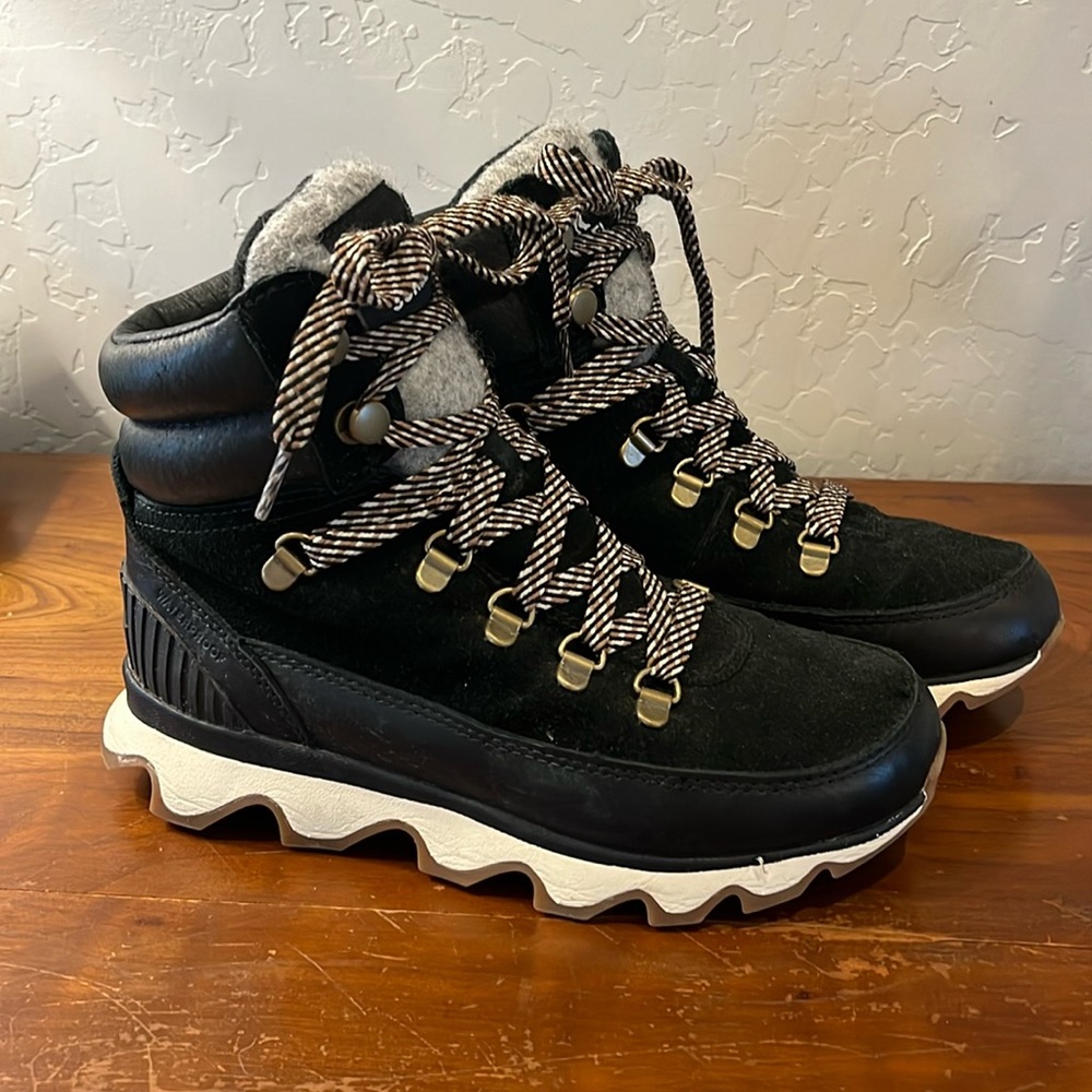 SOREL Kinetic Conquest Lace Up Sneaker Hiking Boots in Black Size 6
